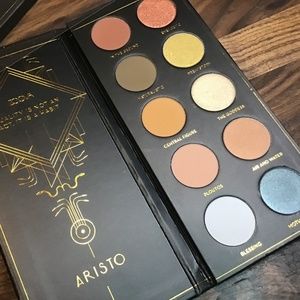 Zoeva aristo eyeshadow pallet, bnib pallet